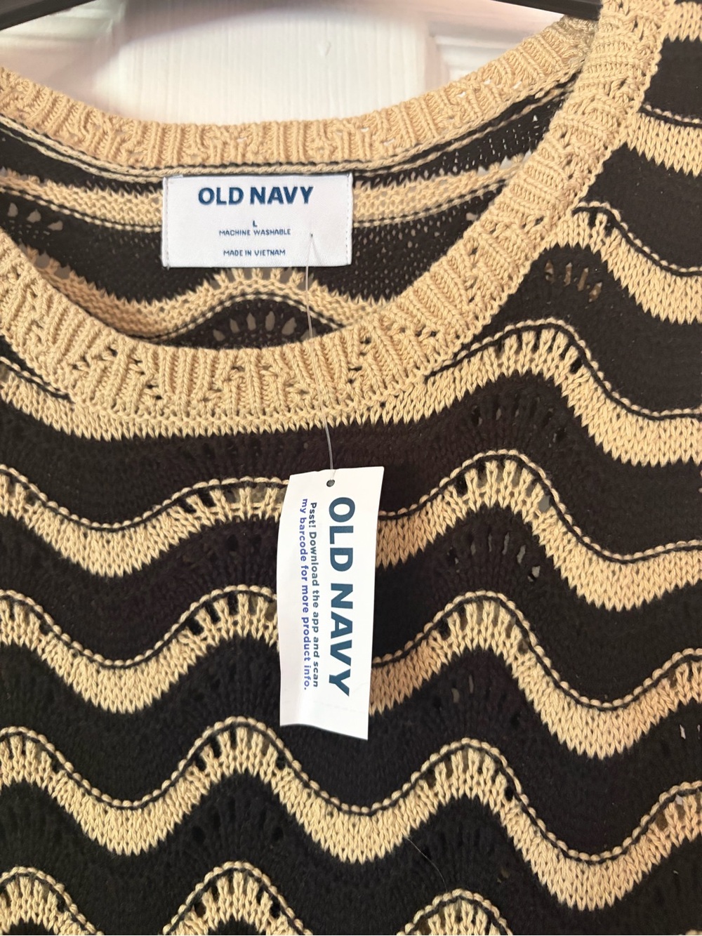 Old Navy Black and Tan Wave-Pattern Scoop Neck Sweater